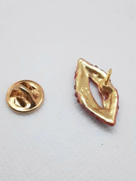 NEW red lips Put 'Em Pin - Picture 2 of 5